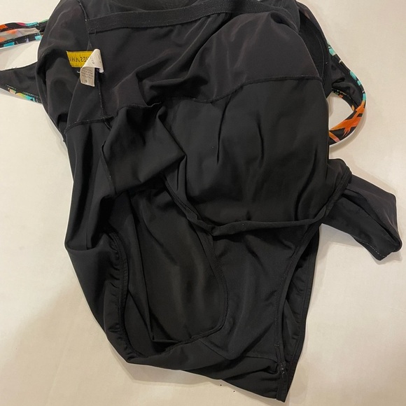 Inches Away Black & Multicolored One Piece Swimsuit Size 18 - Picture 4 of 7